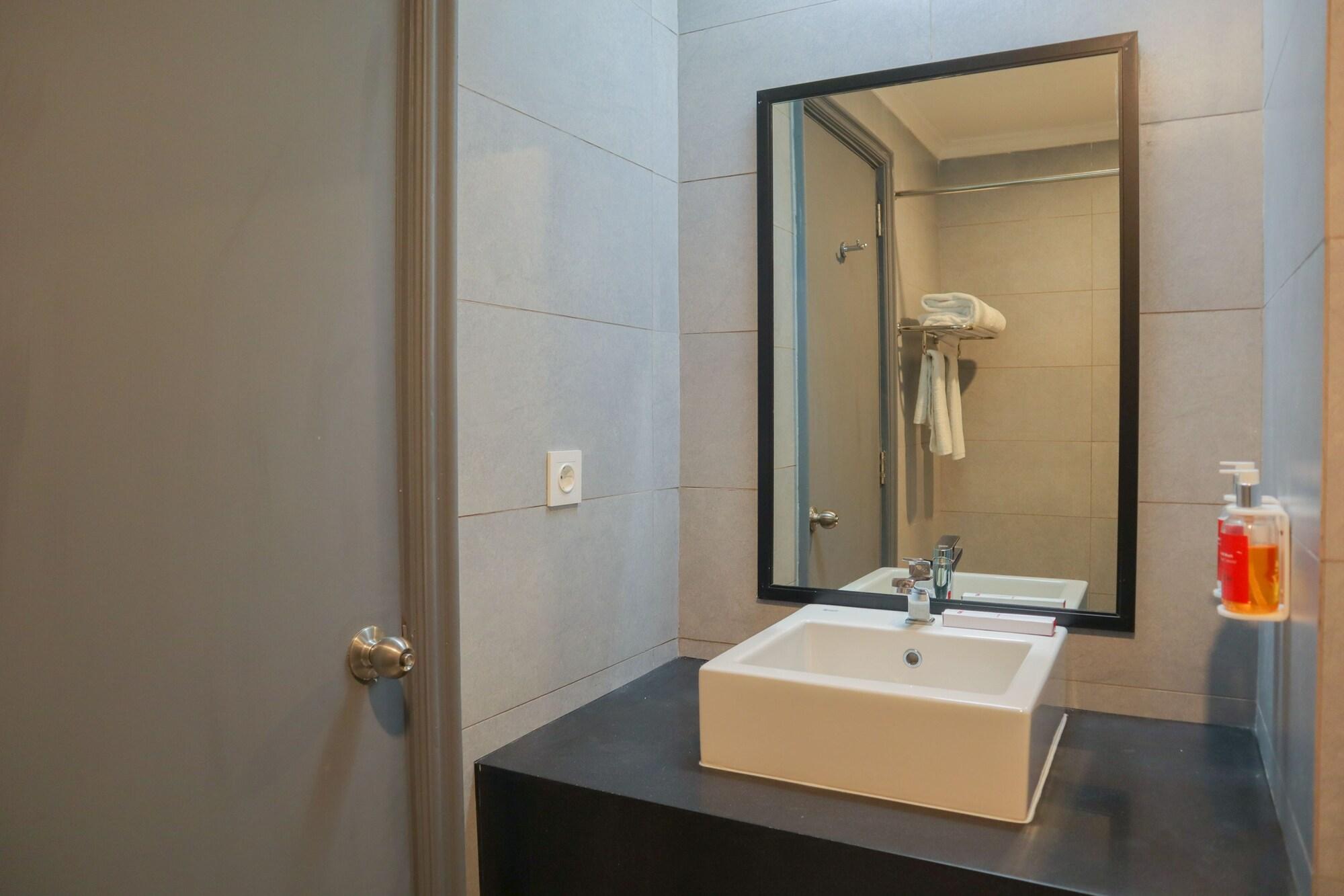 ג'קרטה Super Oyo Townhouse 2 Hotel Gunung Sahari מראה חיצוני תמונה